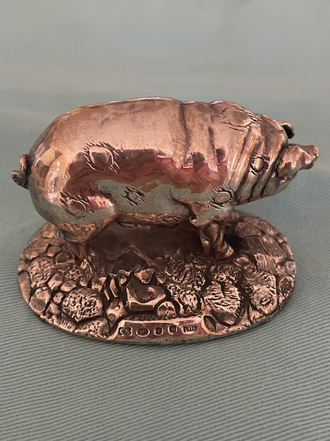 Image of a pig statue